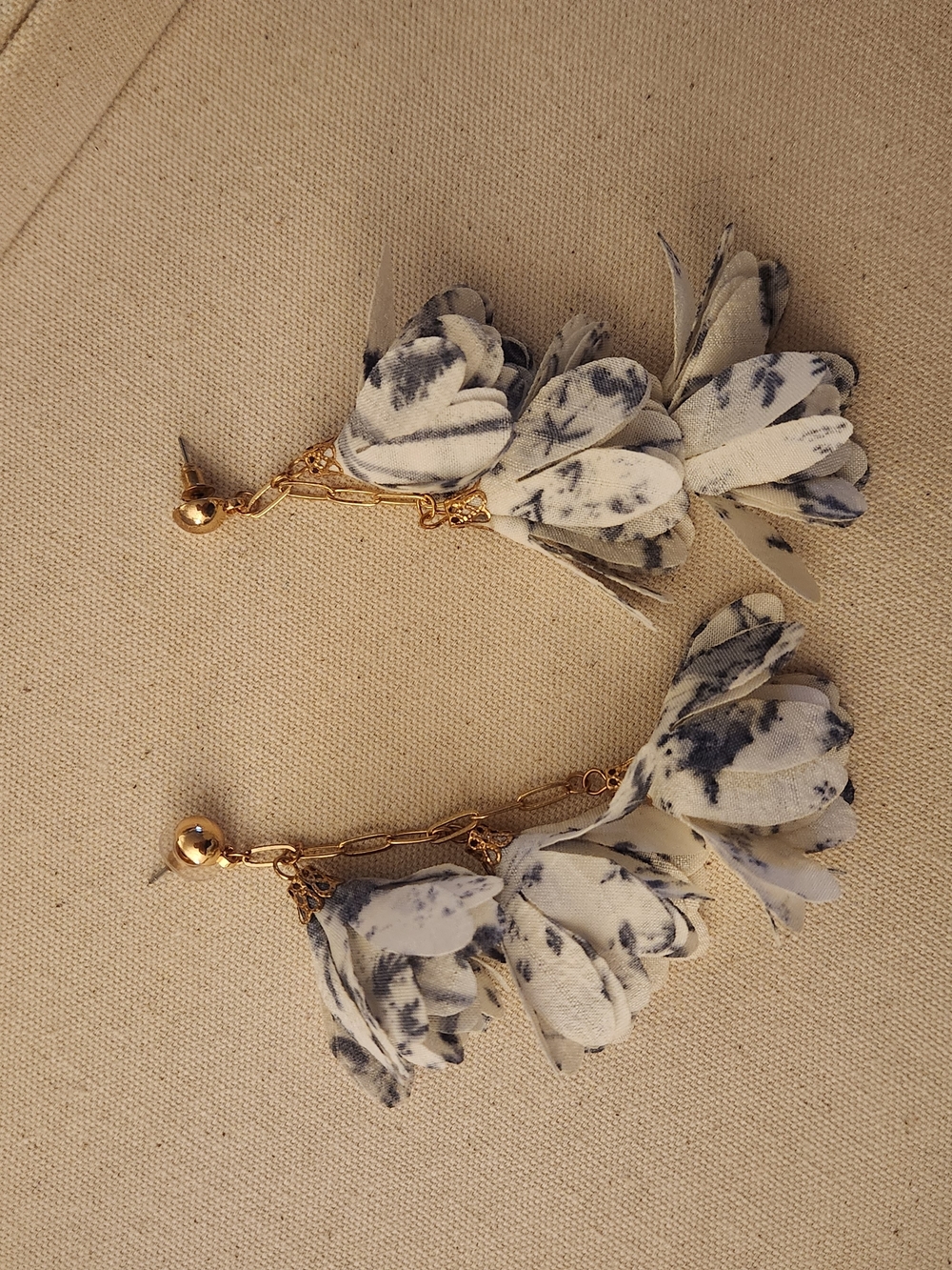 💕5/$25 Floral Fabric Drop Earrings - White & Navy